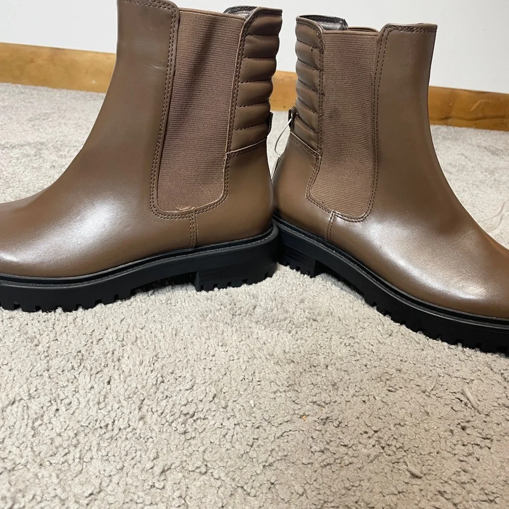 Gap Women's Brown Chelsea Boot Size 6, NWT‎